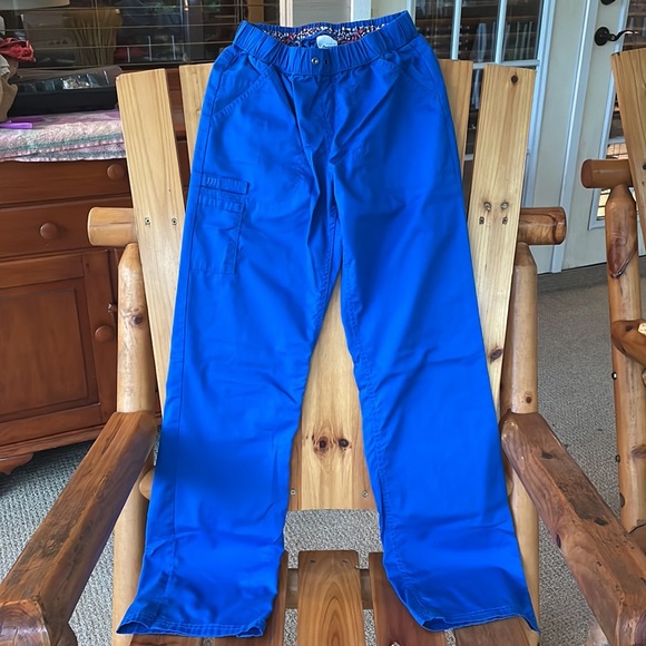 Medical scrubs by Maevn - Picture 2 of 4